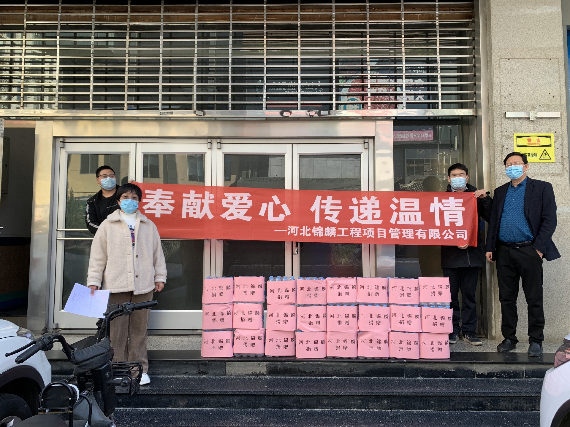 市疾控中心合影.jpg
